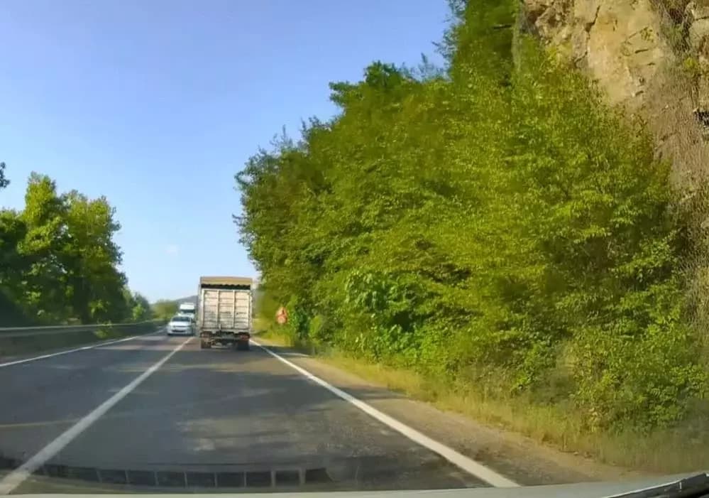 Cenaze aracını geçip hatalı sollama yapan sürücüye 12 bin 719 TL para cezası kesildi