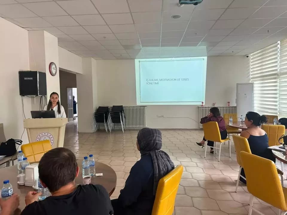İUP personeline mesleki gelişim eğitimi