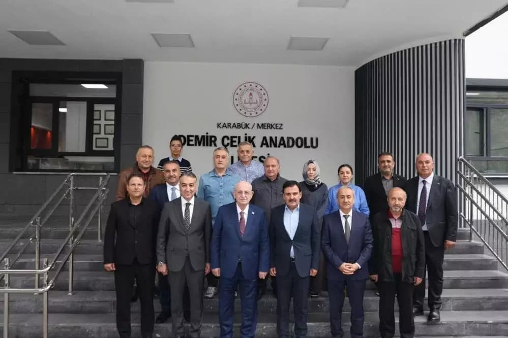 Eğitim Gördüğü Okulda Geçmişe Döndü