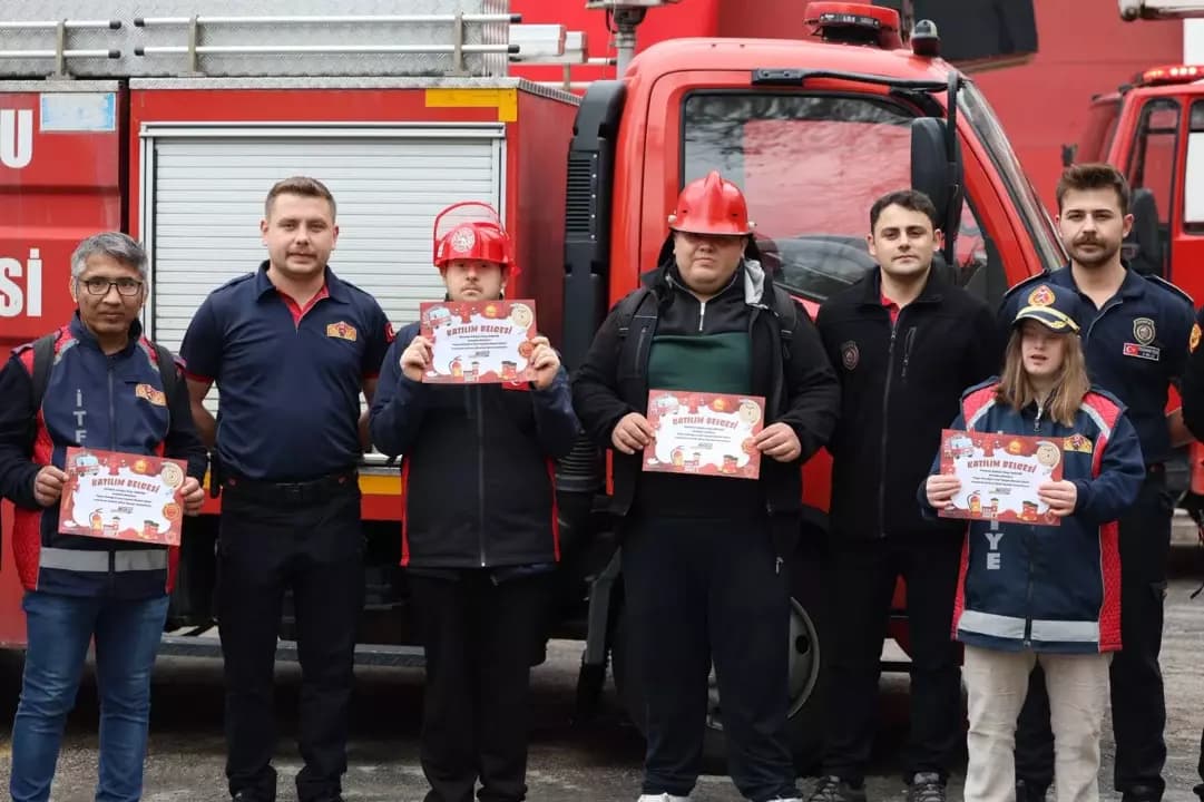 Özel Öğrencilerden İtfaiyecilere Renkli Ziyaret