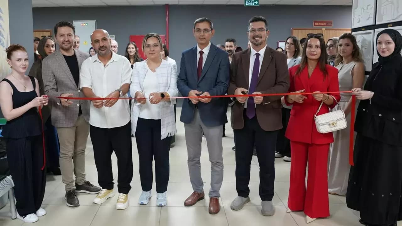 KBÜ’de Öğrencilerin Tasarım Projeleri Sergilendi