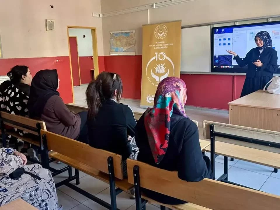 Velilere yönelik "Okul ve Aile" modülü eğitimi