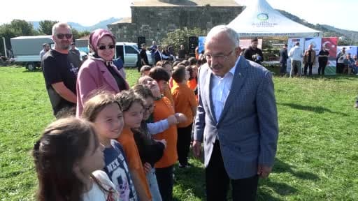 Ordu’da yüzlerce çocuk Yason Burnu’nda uçurtma uçurdu