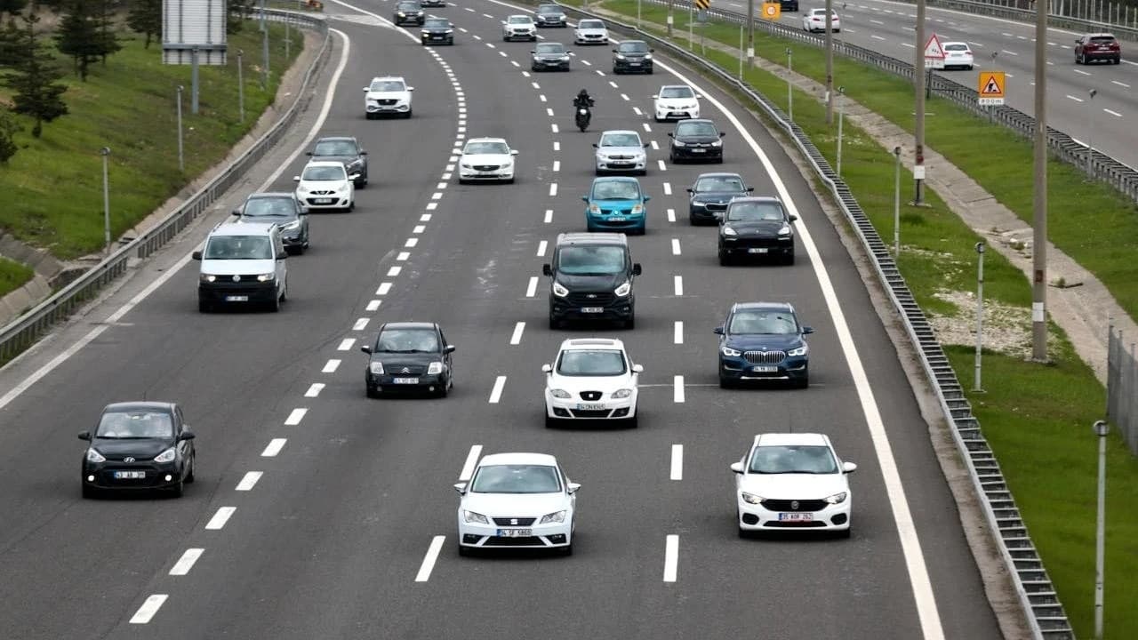 Otoyollarda 130 Kilometre Hız Sınırı Kalkıyor mu? Avrupa’daki 100 KM Önerisi Sonrası Türkiye’de Son Durum