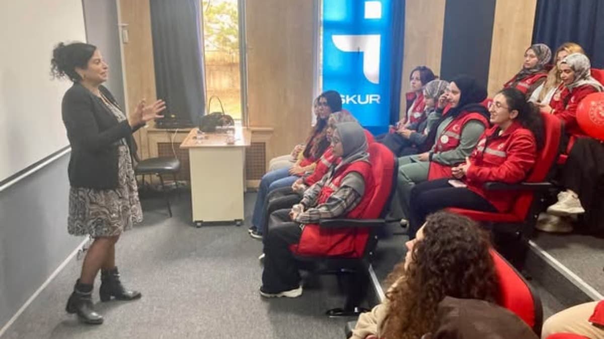 Eskipazar’da gençlere İŞKUR destekli kariyer semineri