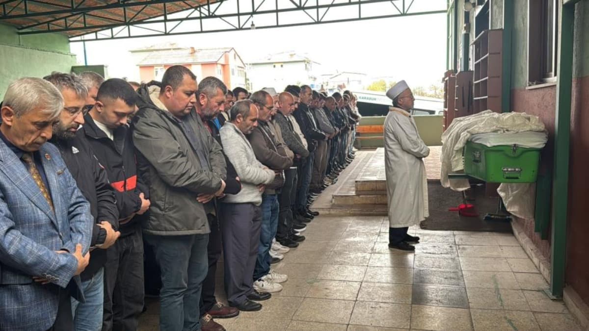 Doğum gününde hayatını kaybeden genç kız gelinliğiyle son yolculuğuna uğurlandı