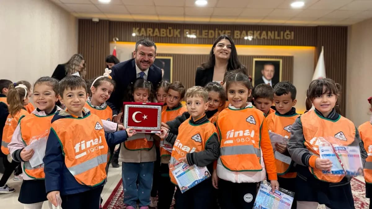 Minik öğrencilerden Başkan Çetinkaya'ya ziyaret