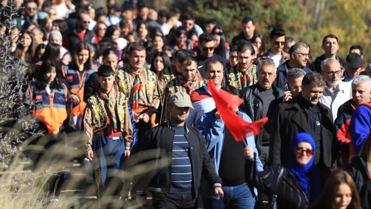 Ecdadın izinden yürüdüler: İstiklal Yolu'nda 17. buluşma