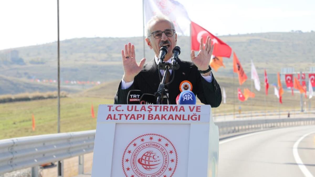 Bakan Uraloğlu: "Karadeniz'den Akdeniz'e kadar kesintisiz, güvenli ve yüksek standartlı bir ulaşım ağı sağlamış olduk"