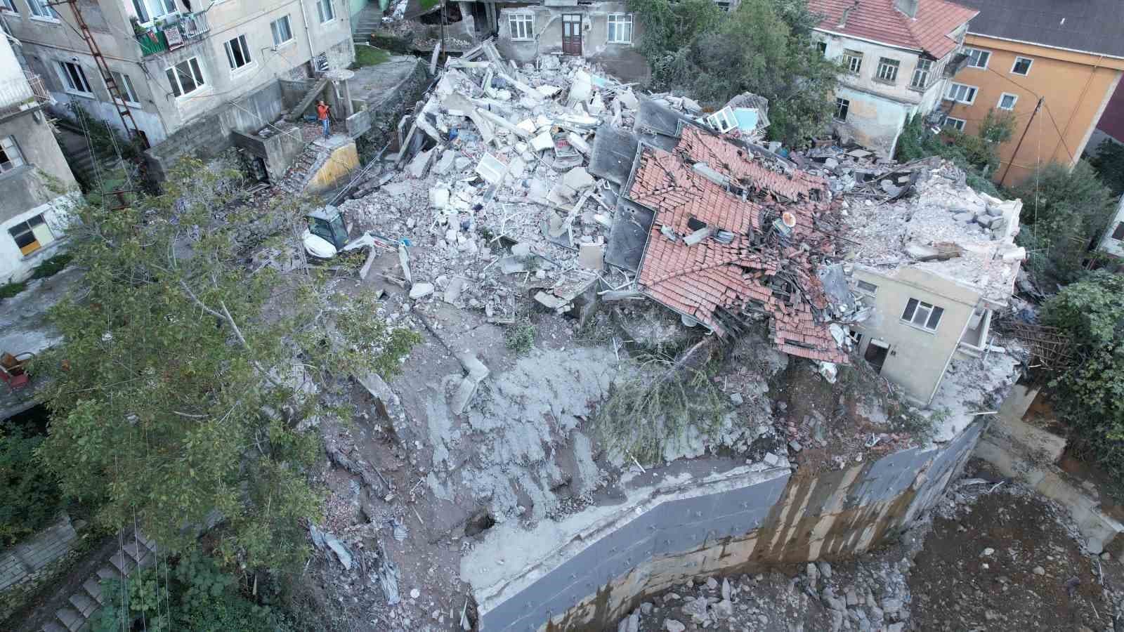 Zonguldak’ta bina faciasının boyutu gün ağarınca ortaya çıktı: 7 bina tahliye edildi
