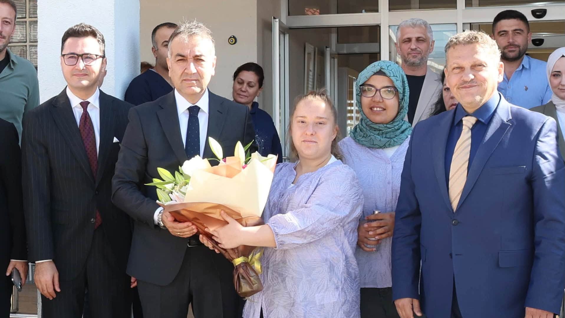 VALİ ÇAĞATAY’DAN ENGELSİZ YAŞAM MERKEZİNE ZİYARET