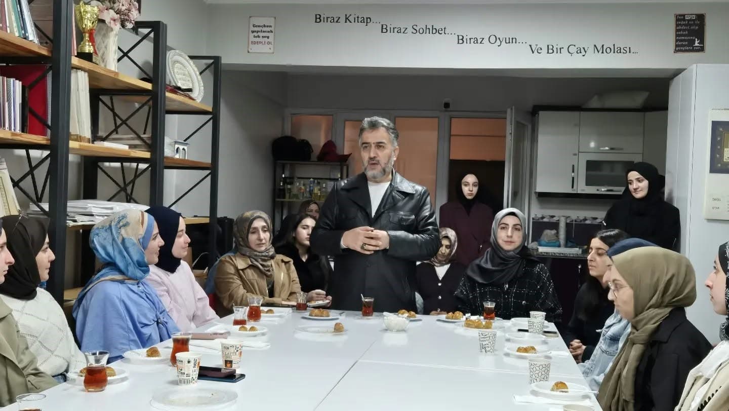 Bayburt’ta üniversite öğrencileriyle hadis sohbeti yapıldı