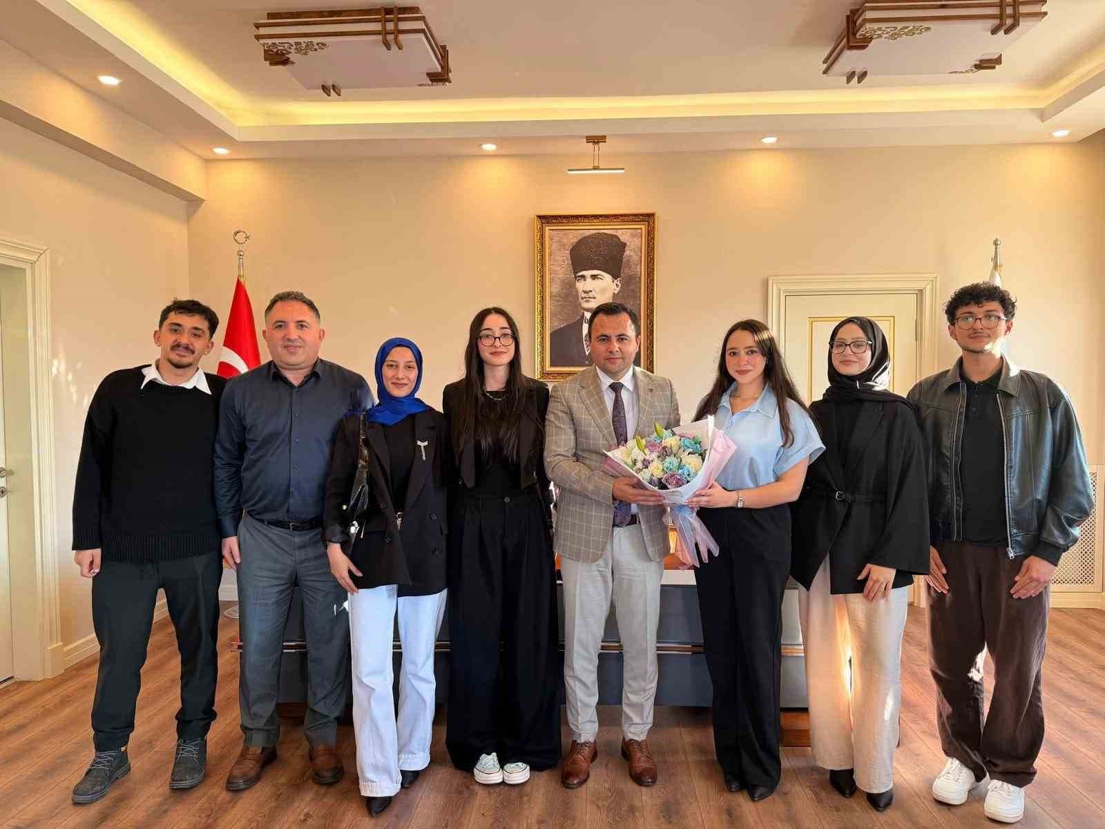 Üniversite öğrencileri fikirlerini  Kaymakam Uzan’a aktardı