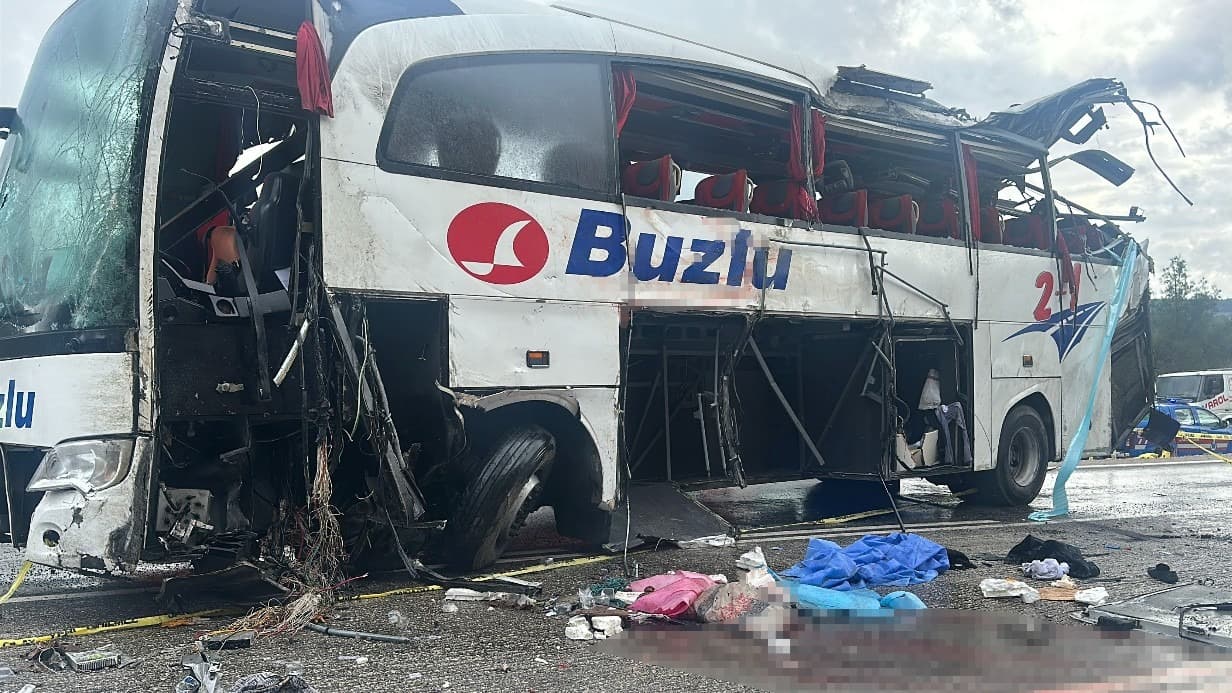 Burdur’da yolcu otobüsü devrildi: 1 ölü, 8 yaralı
