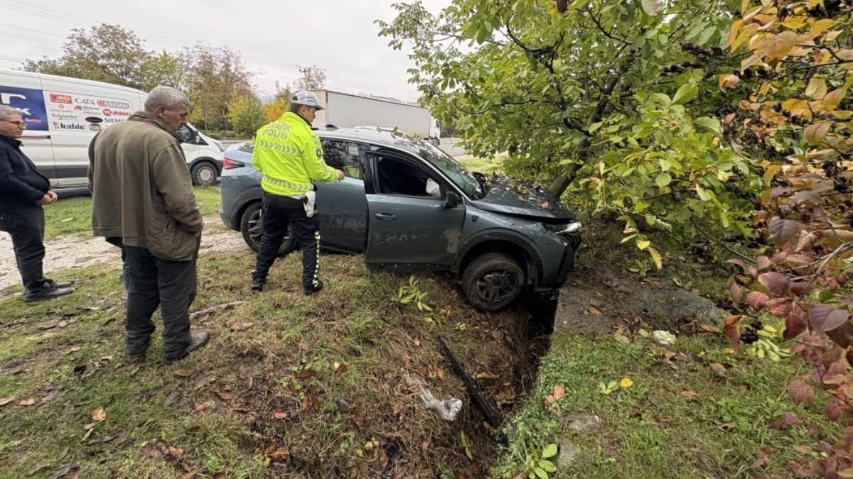 Kastamonu'da cip hafif ticari araç ve ağaca çarptı: 1 yaralı