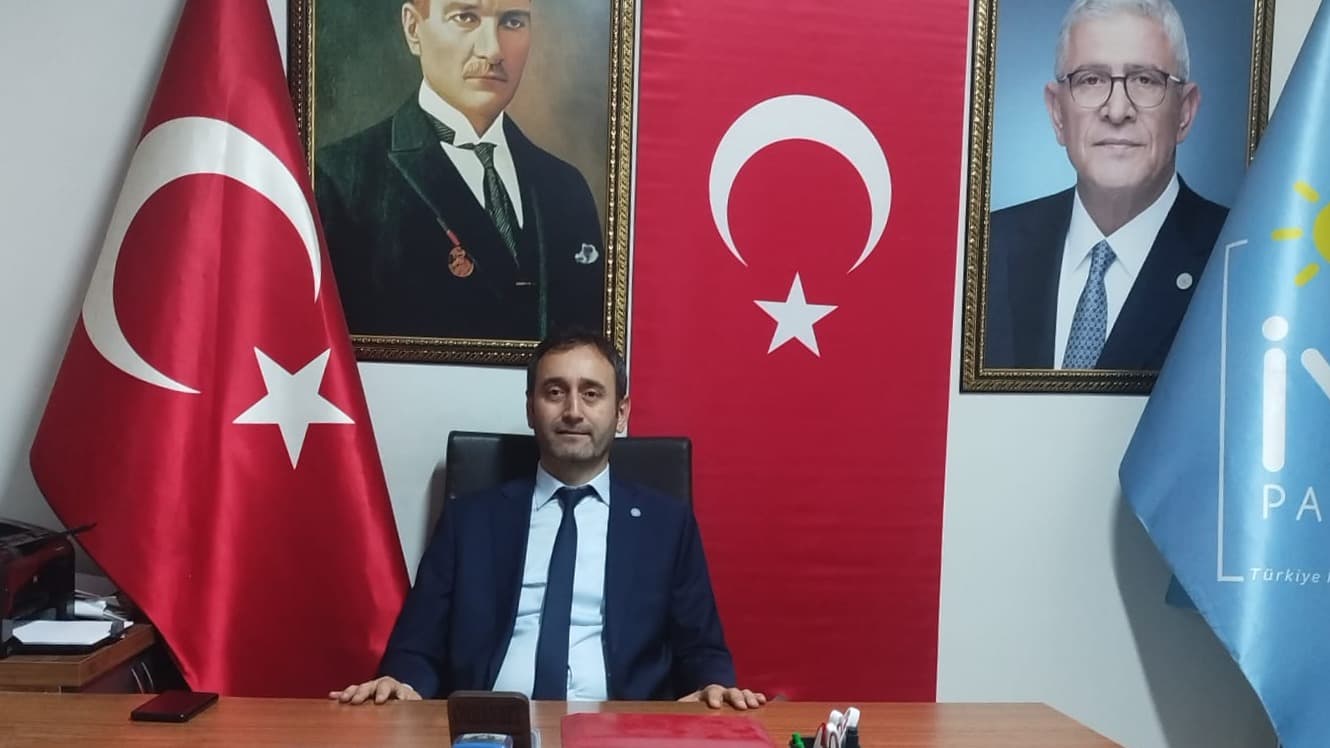 TALAT ÜNAL: “YAŞASIN CUMHURİYET! NE MUTLU TÜRK'ÜM DİYENE!”