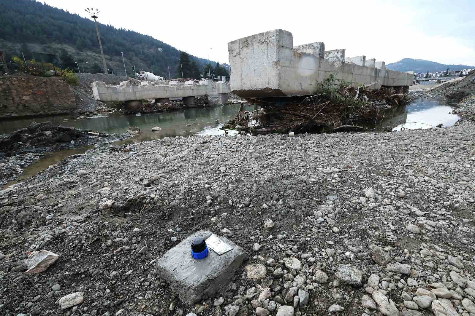 Tokat’ta taşkında yıkılan köprü yeniden inşa ediliyor