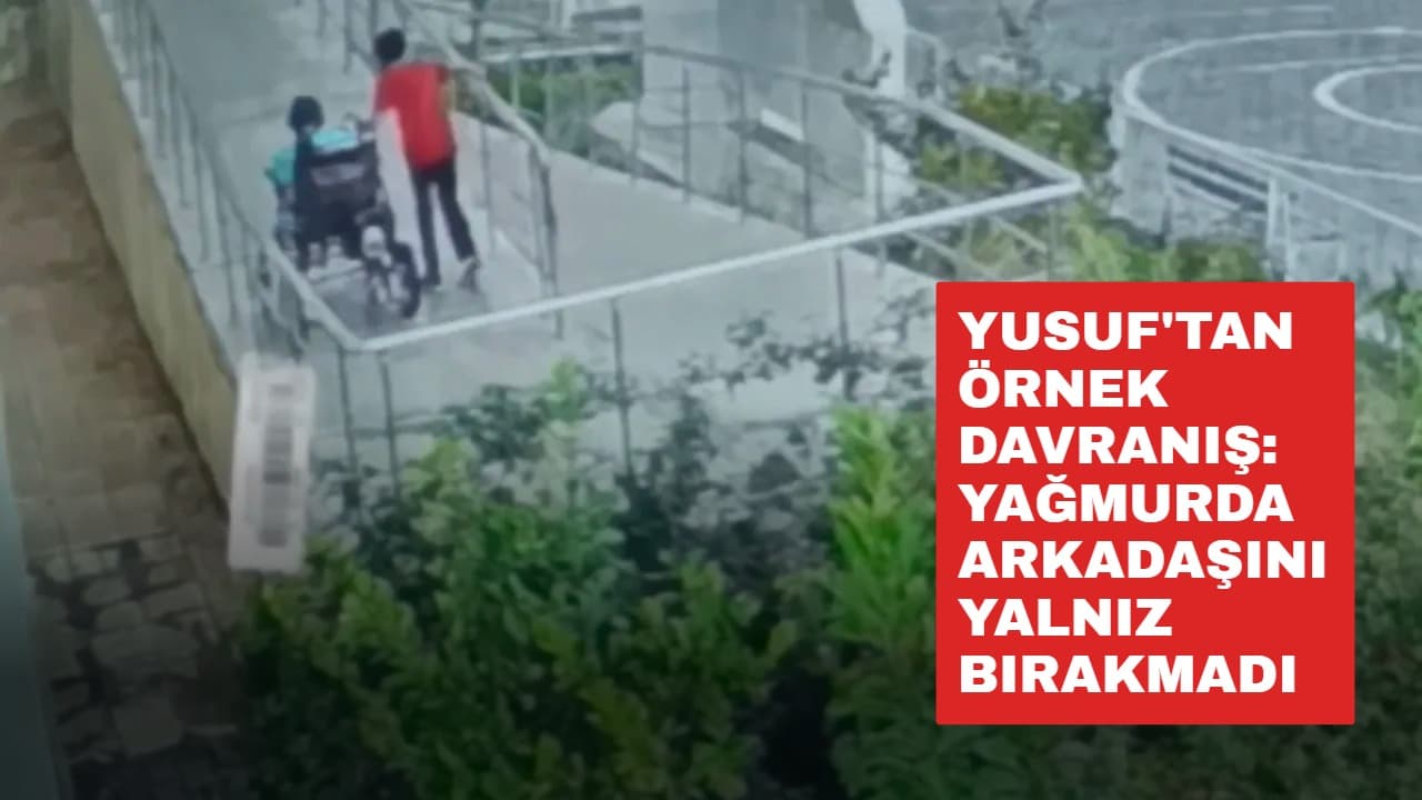 Yusuf'tan örnek davranış: Yağmurda arkadaşını yalnız bırakmadı