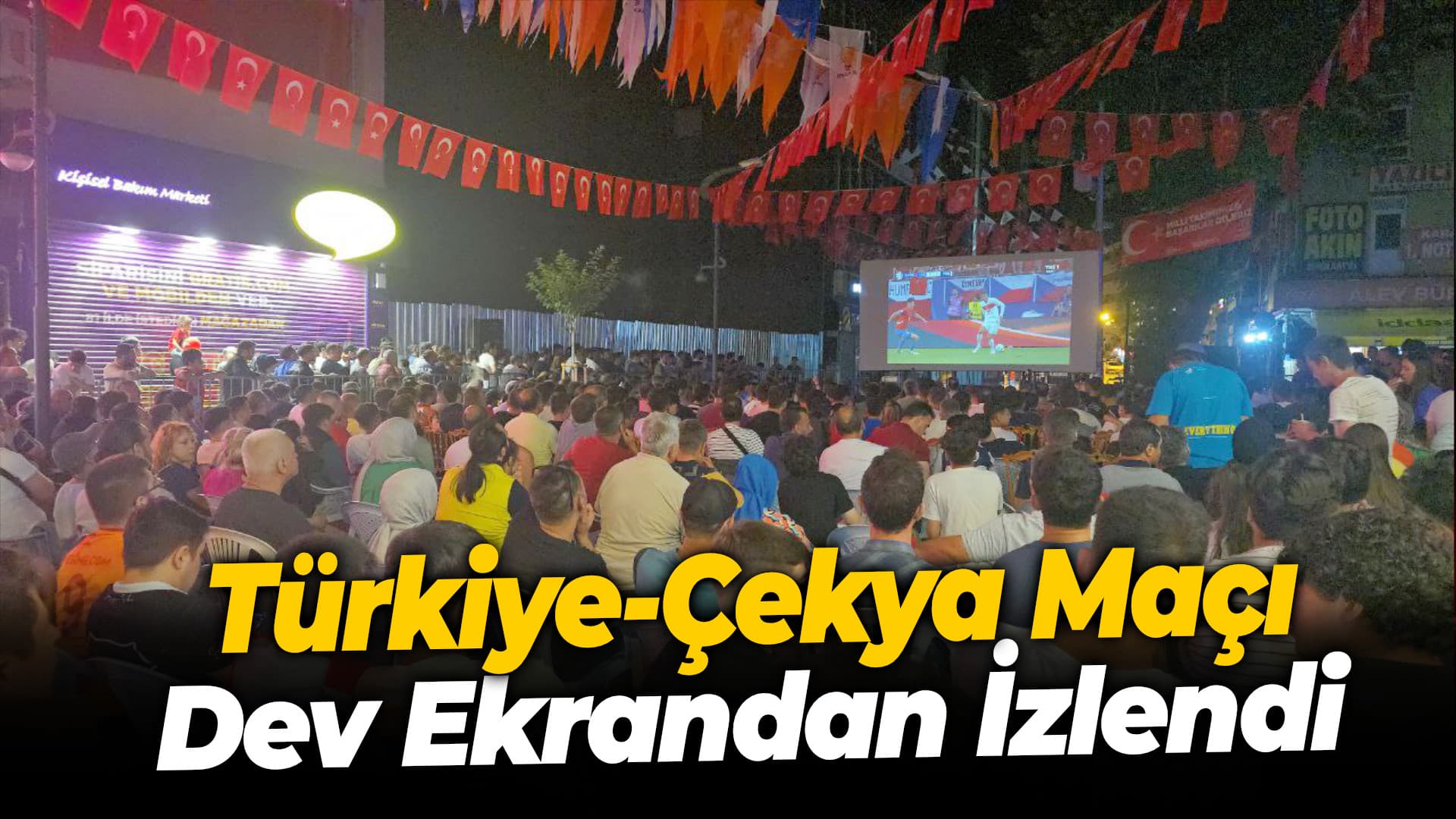 Karabük'te vatandaşlar, milli maç heyecanını dev ekranların başında yaşadı
