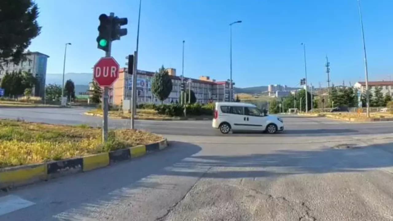 Kırmızı ışık ihlali yapan otomobile 5 bin TL para cezası kesildi