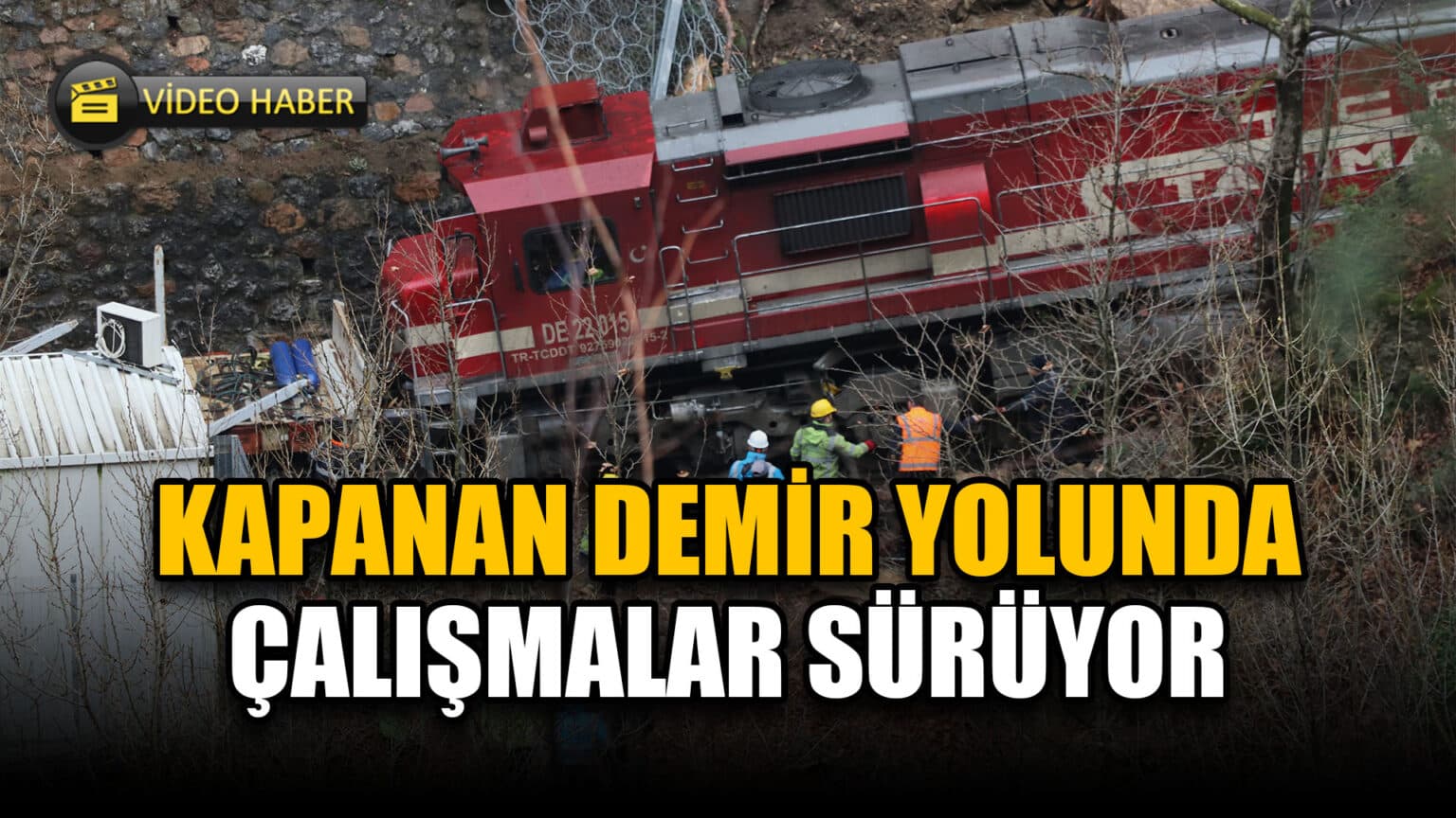 Karabük'te Kayaların Düşmesiyle Kapanan Demir Yolunda Çalışmalar Sürüyor