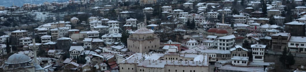 Safranbolu'nun tarihi yapıları karla kaplandı