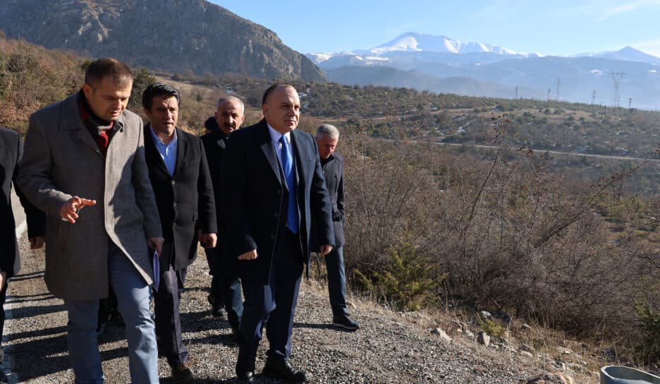 Artvin Valisi Ünsal, Ardanuç'ta GES kurulacak alanda inceleme yaptı