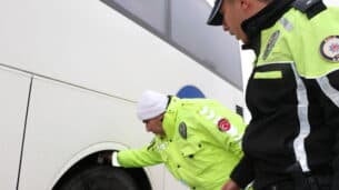 Bolu'da yolcu otobüslerine yönelik zorunlu kış lastiği uygulaması yapıldı