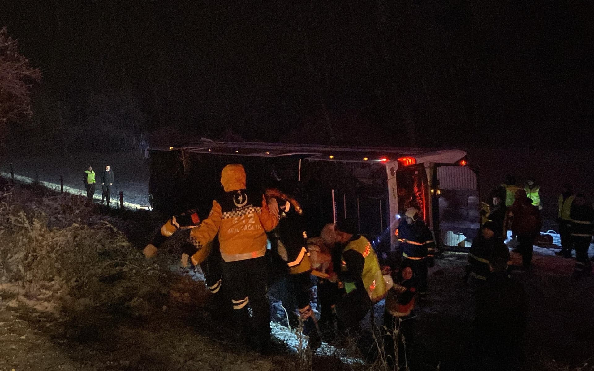 Kastamonu'da yolcu otobüsünün devrildiği kazada 4 kişi öldü