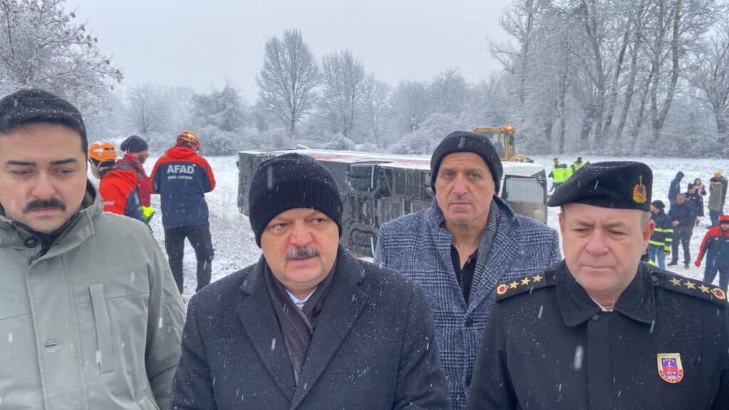 GÜNCELLEME 2 - Kastamonu'da yolcu otobüsünün devrildiği kazada ölü sayısı 6'ya yükseldi