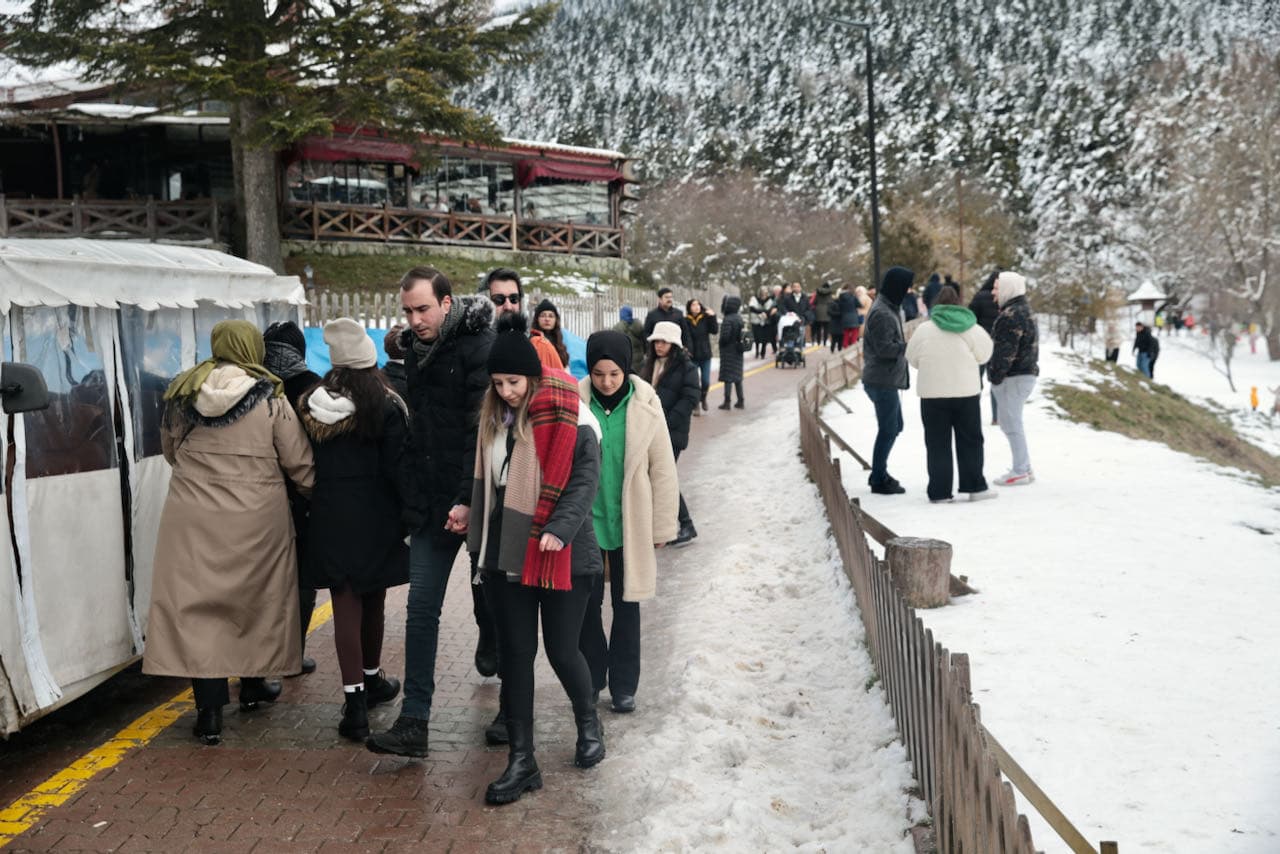 Gölcük Tabiat Parkı'nda tatil yoğunluğu sürüyor
