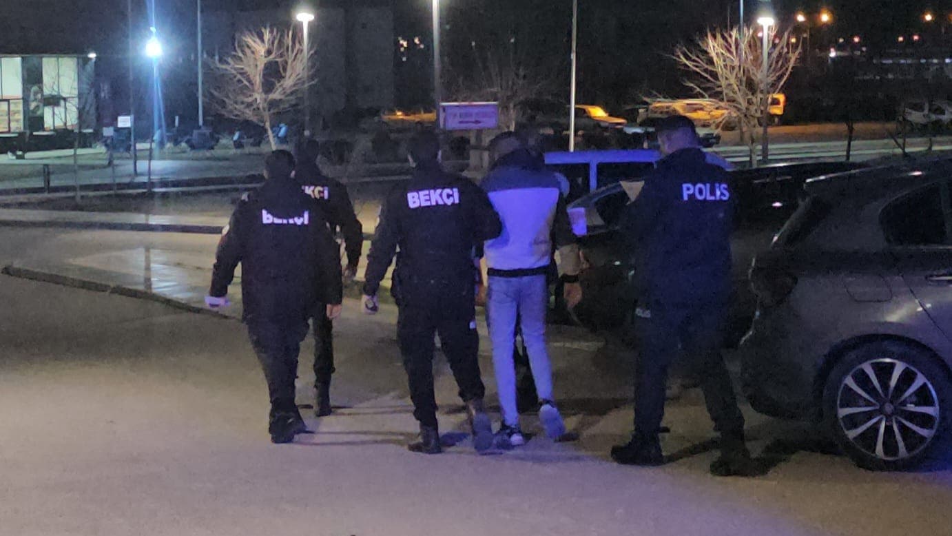 Çorum'da yabancı uyruklu kişinin üzerinde uyuşturucu hap bulundu