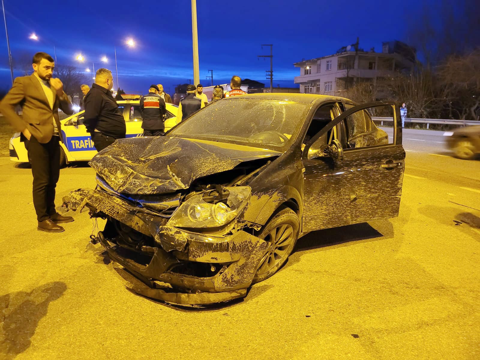 Samsun'da iki otomobil çarpıştı, 1 kişi öldü, 5 kişi yaralandı