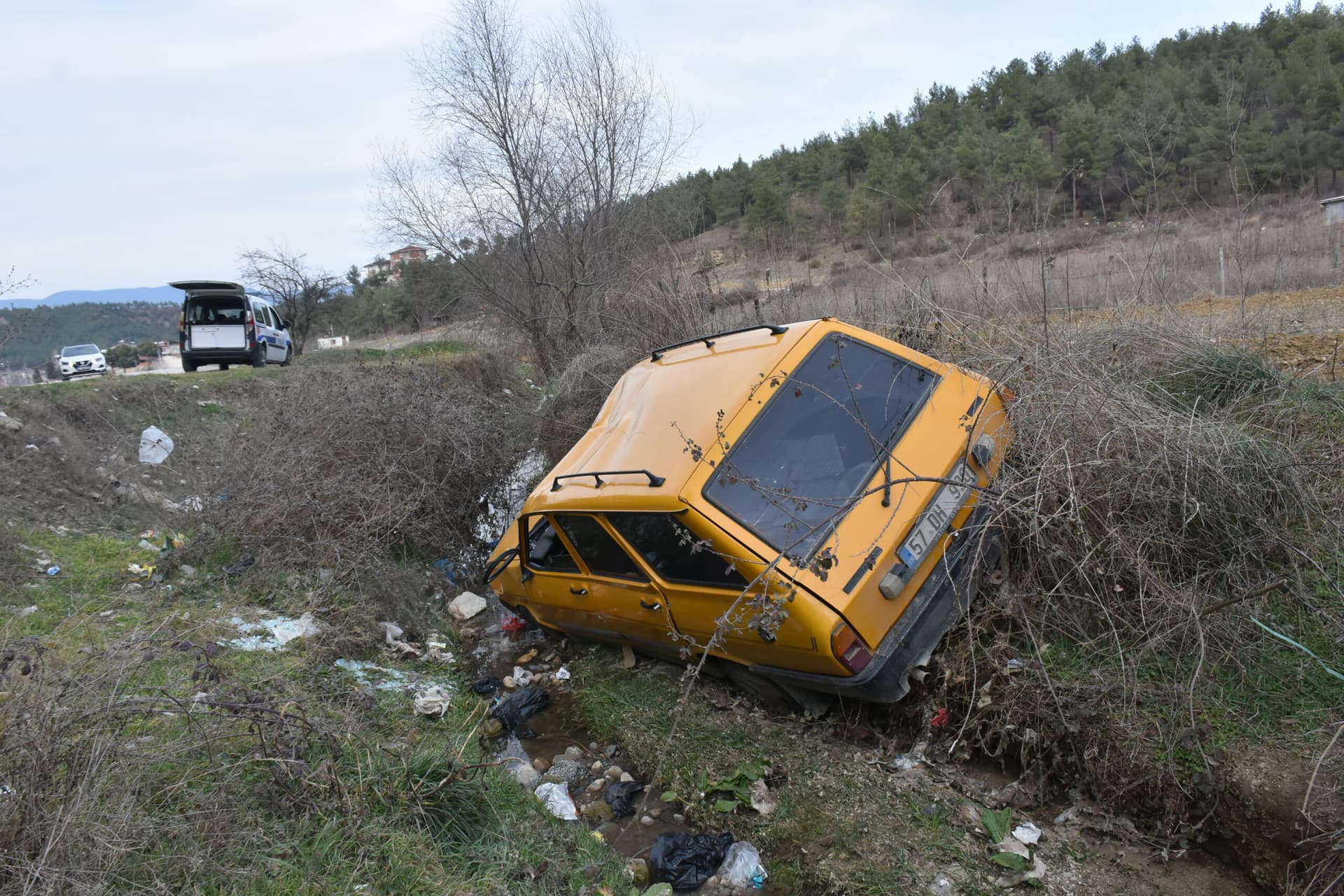 Sinop'ta su kanalına devrilen otomobilin sürücüsü yaralandı