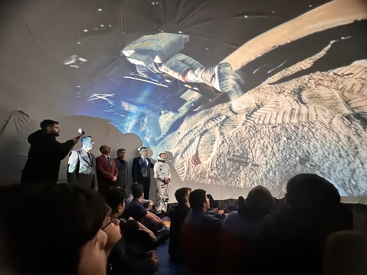 Kastamonu'da ortaokul öğrencileri planetaryumda "uzay" heyecanı yaşadı