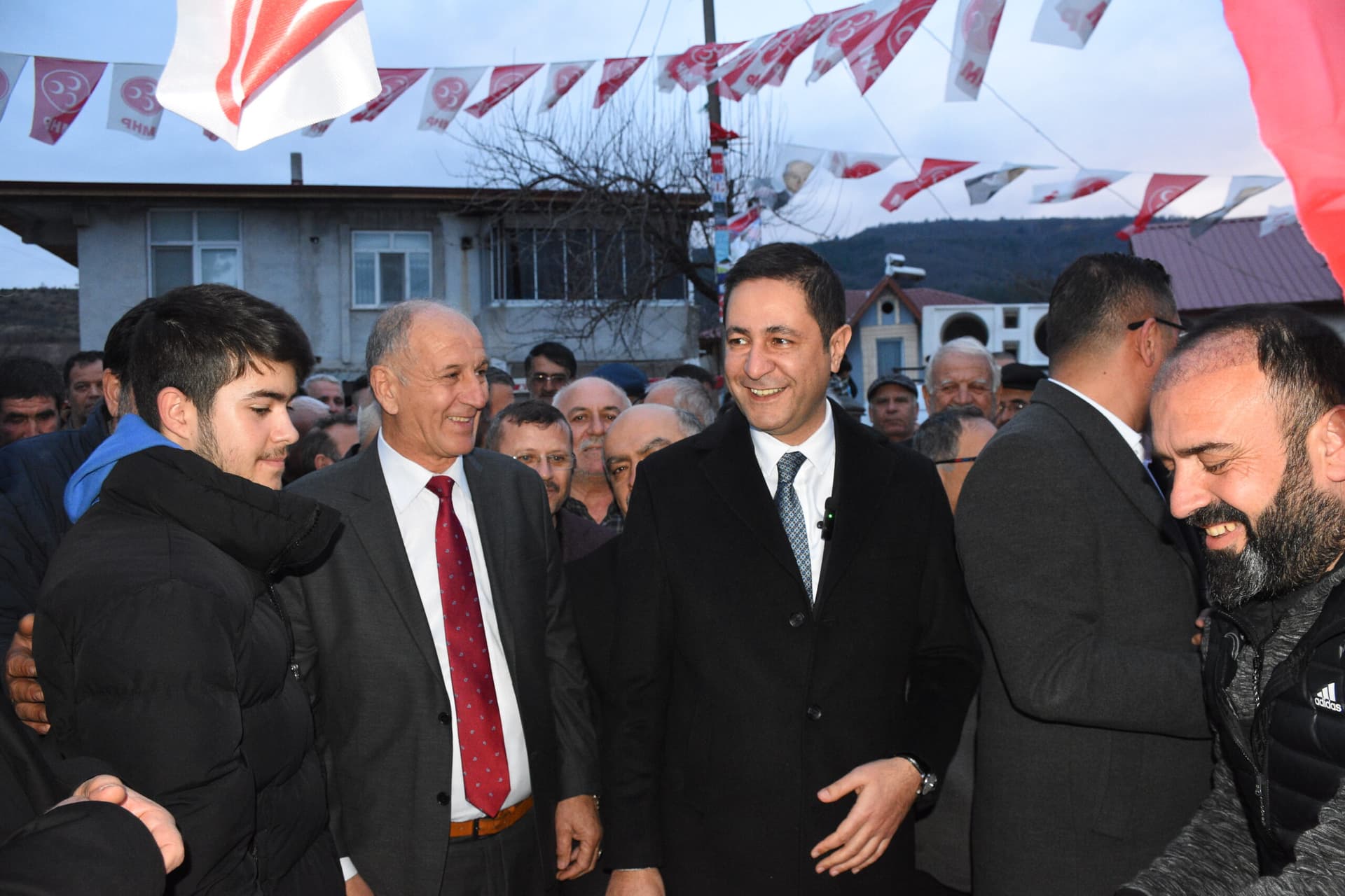 MHP Tokat Milletvekili Bulut, Niksar'da seçim bürosunun açılışına katıldı
