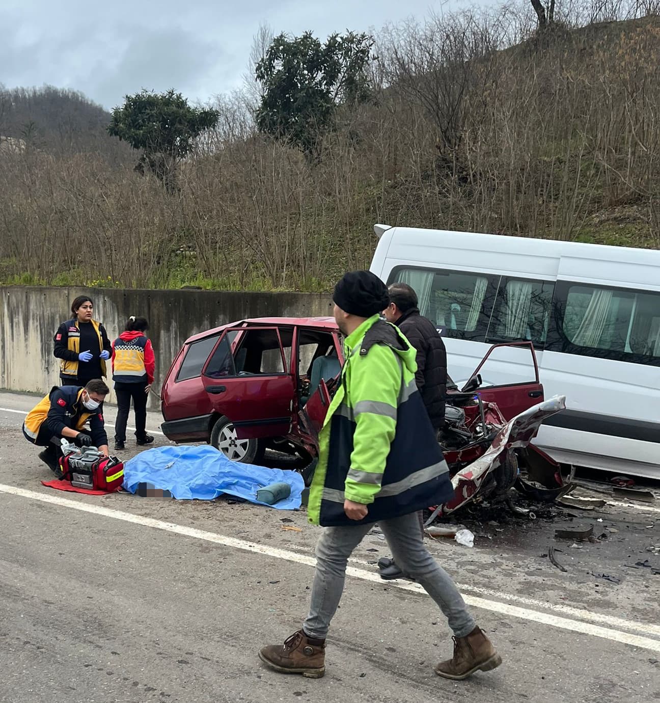 Ordu'da otomobil ile minibüsün çarpıştığı kazada 2 kişi öldü, 1 kişi yaralandı