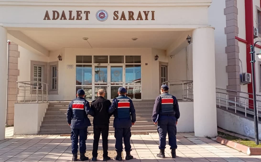 Kastamonu'da 83 ayrı suçtan 36 yıl 7 ay hapis cezasıyla aranan hükümlü yakalandı