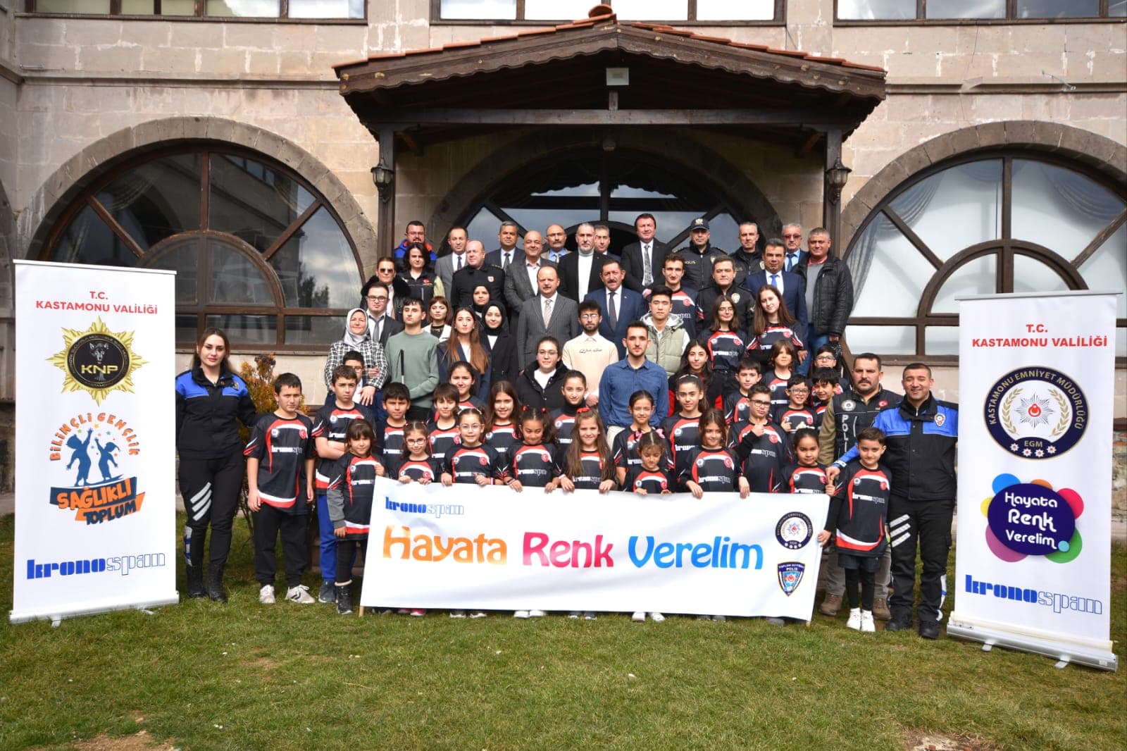 Kastamonu Emniyet Müdürlüğü hayata geçirdiği 2 projeyle 29 bine yakın öğrenciye ulaştı