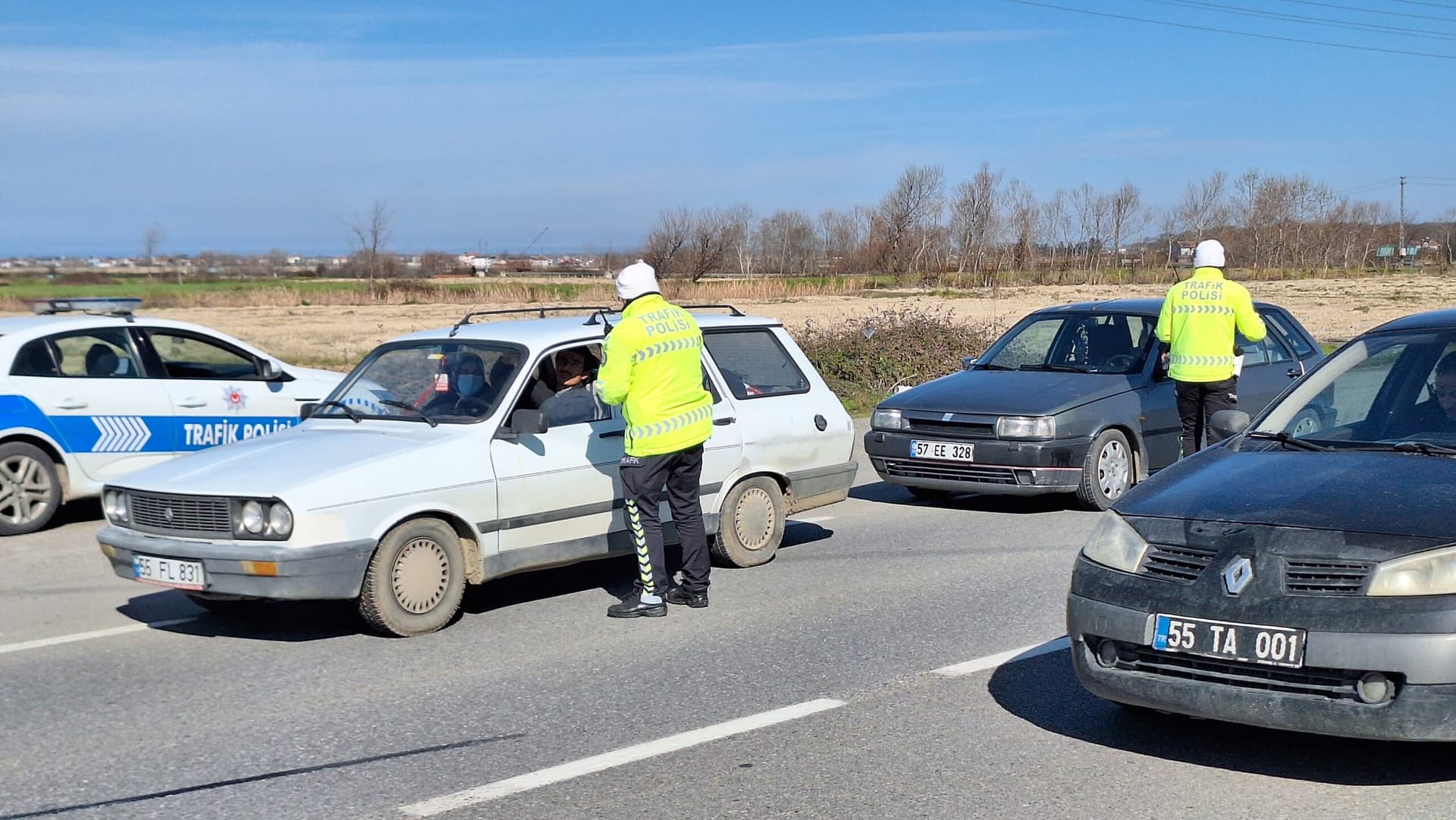 Bafra'da trafik denetiminde 218 araç kontrol edildi