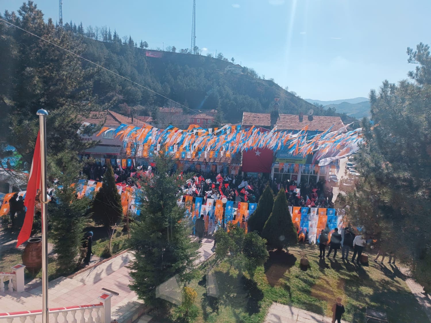 Uğurludağ'da AK Parti Seçim Bürosu açıldı