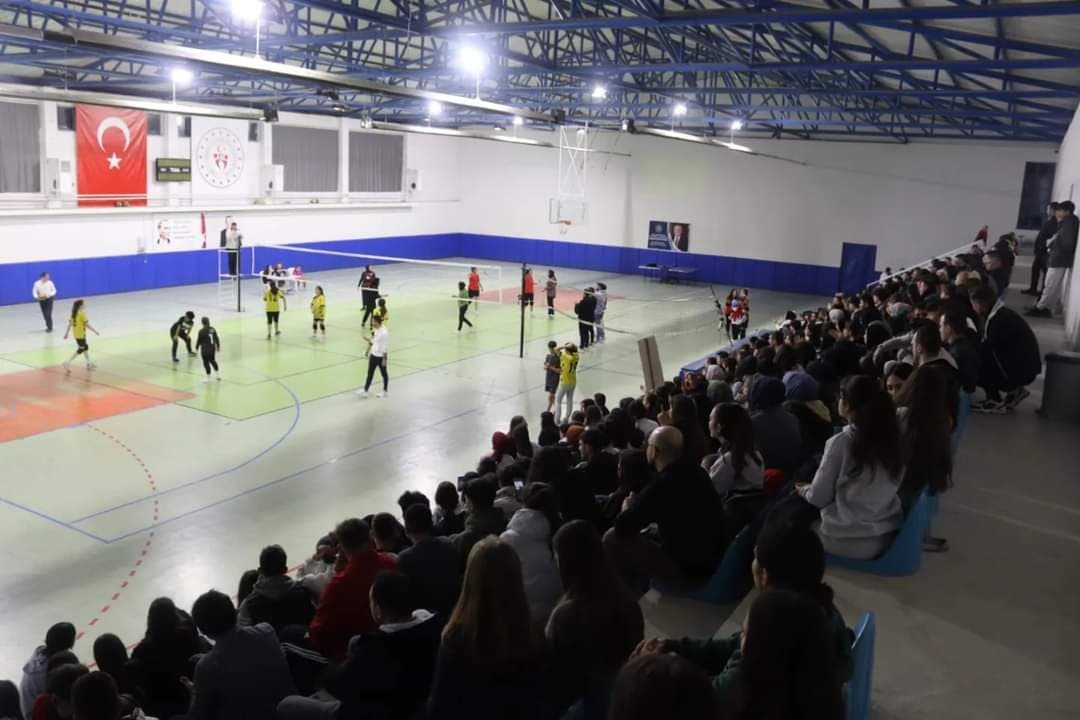 Cide'de 8 Mart "Evinin Sultanları Voleybol Turnuvası" sona erdi