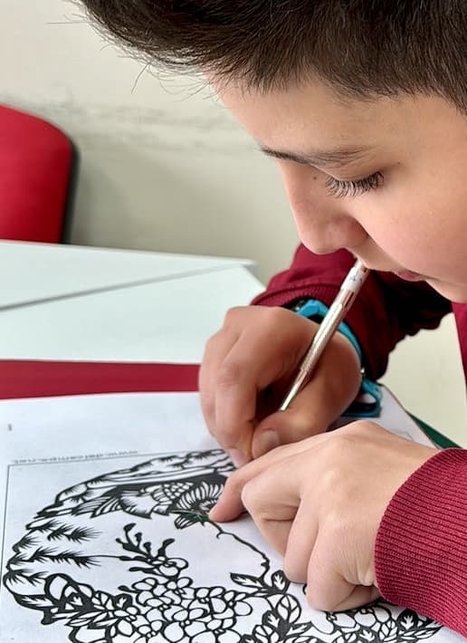 Özel yetenekli öğrenciler "sabır işi" kat'ı sanatının inceliklerini öğreniyor