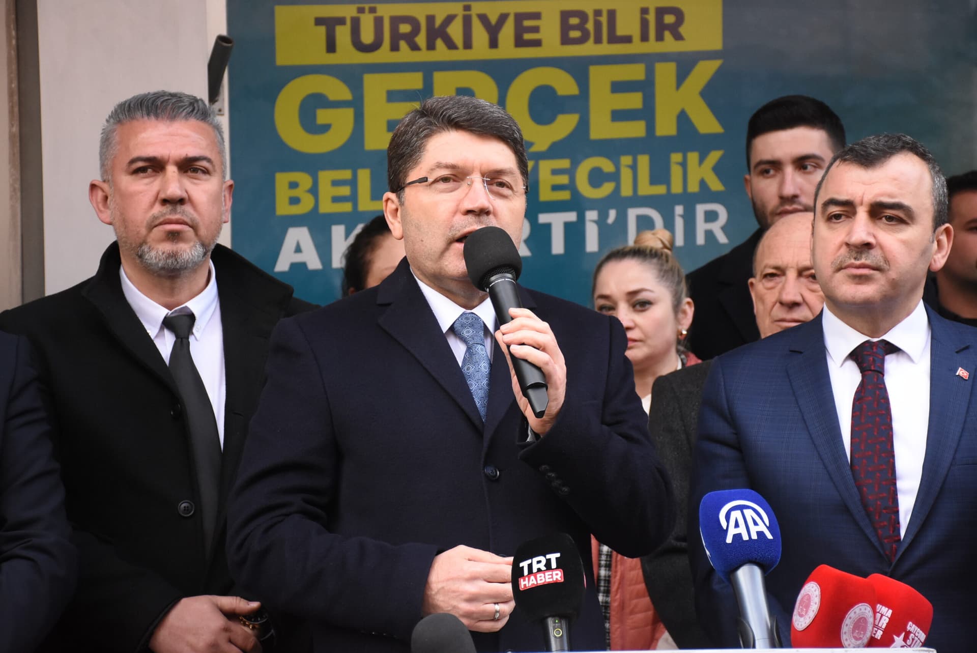 Adalet Bakanı Tunç, Zonguldak'ta seçim irtibat bürosu açılışlarına katıldı: