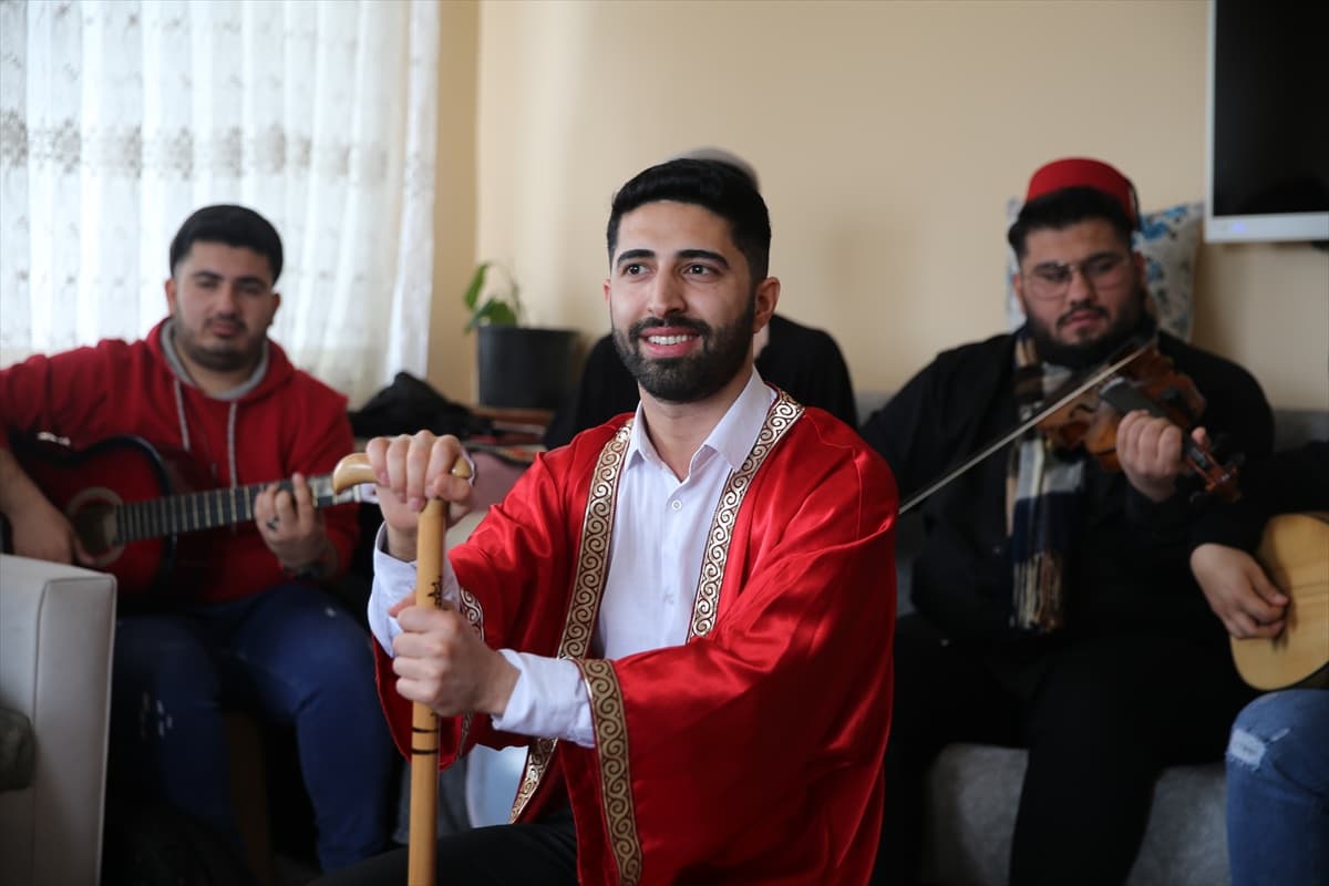 Meddah ekibi özel gereksinimli Nurcan'ın doğum gününü gösteriyle kutladı