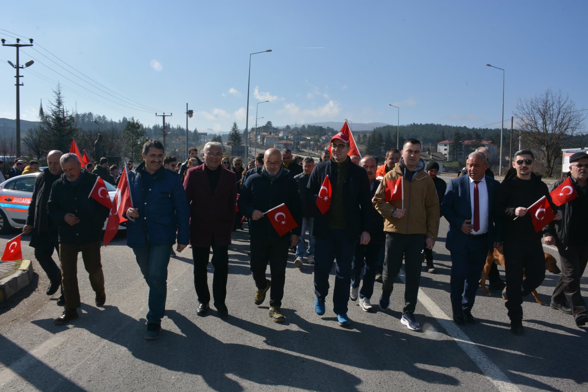 Mengen'de "Şehitlere Saygı ve Doğa Yürüyüşü" gerçekleştirildi