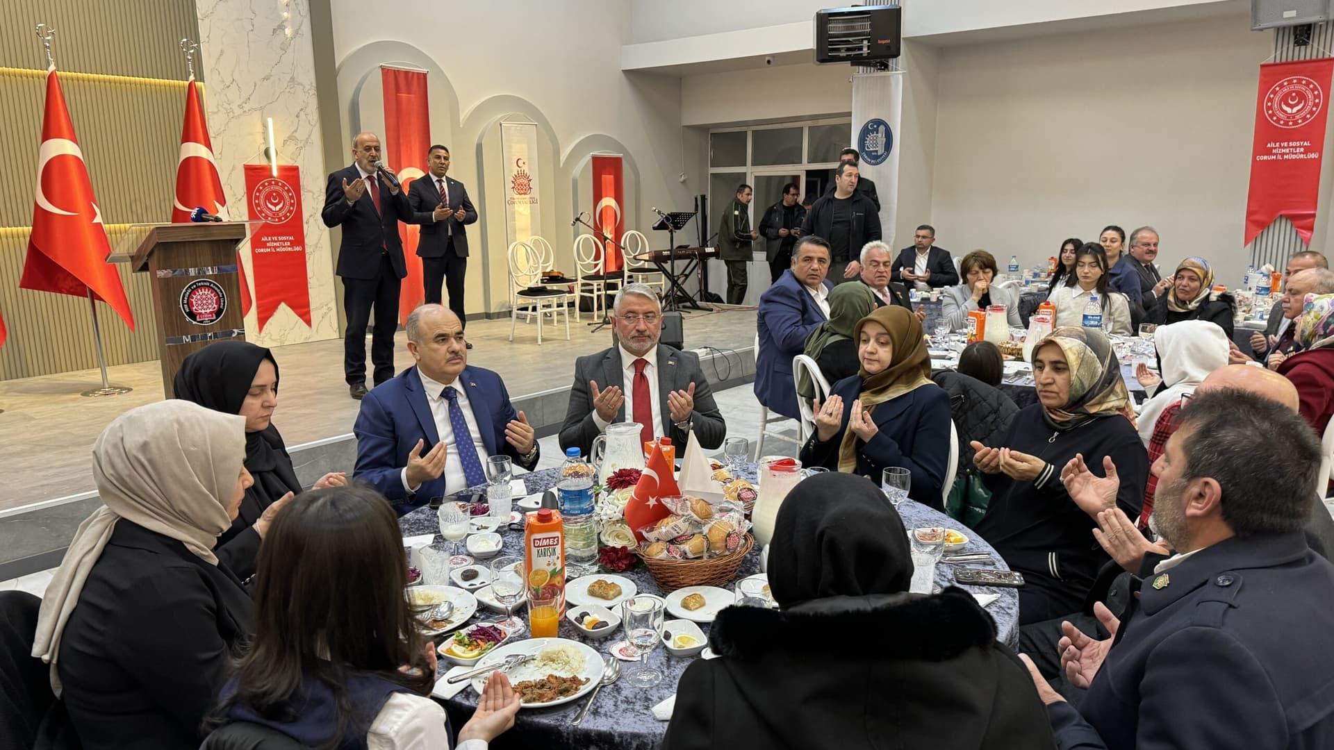 Çorum Valisi Dağlı, şehit aileleri ve gazileri iftarda ağırladı