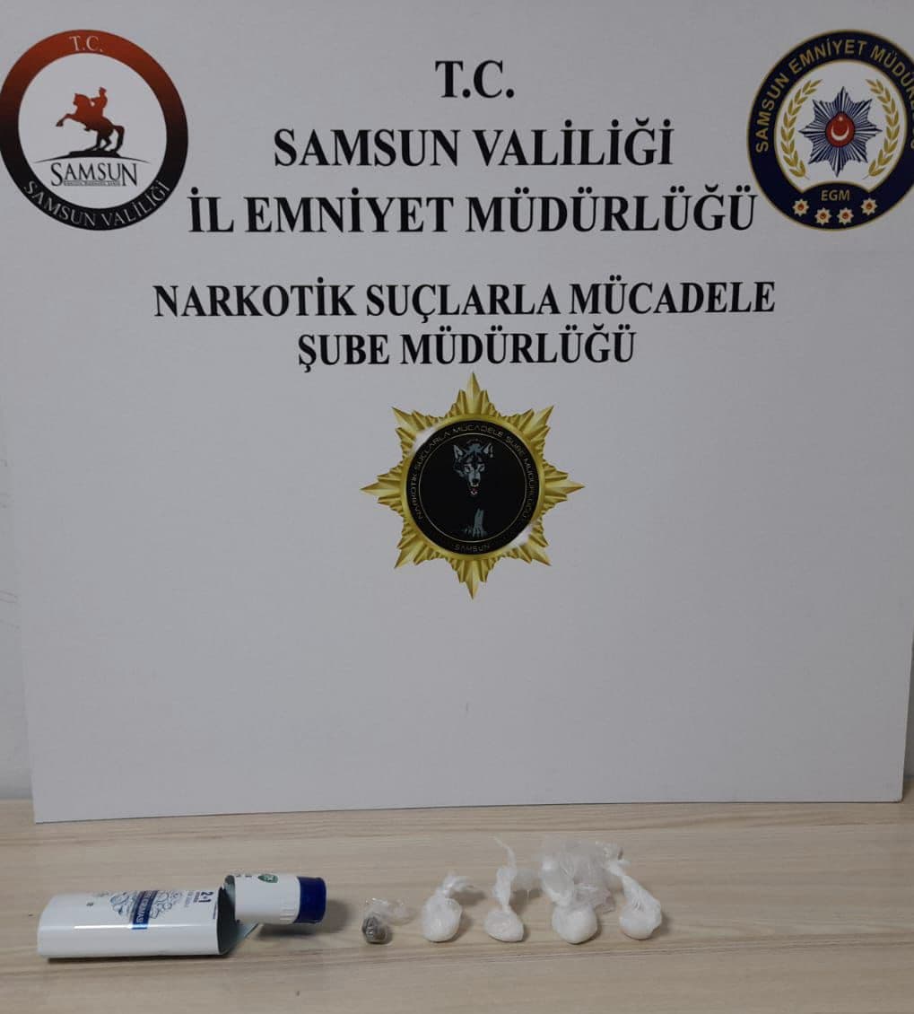 Samsun'da havalimanında valizdeki şampuan kutusuna gizlenen uyuşturucu ele geçirildi