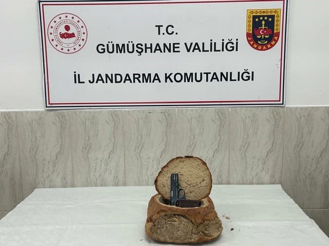 Gümüşhane'de ekmek arasına gizlenmiş ruhsatsız tabanca bulundu