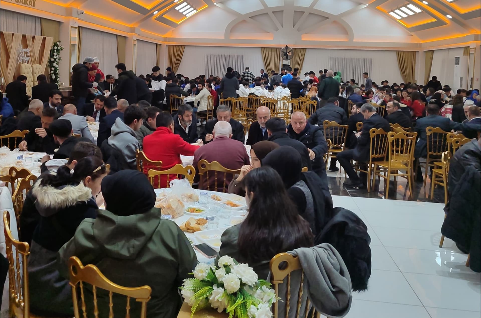 AK Parti Karabük Belediye Başkan adayı Çetinkaya, sporcularla iftar yaptı